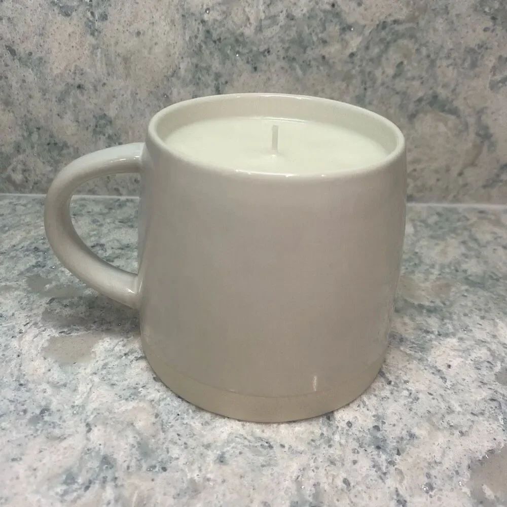 White Christmas Tree Scented Candle - Picture 5 of 8